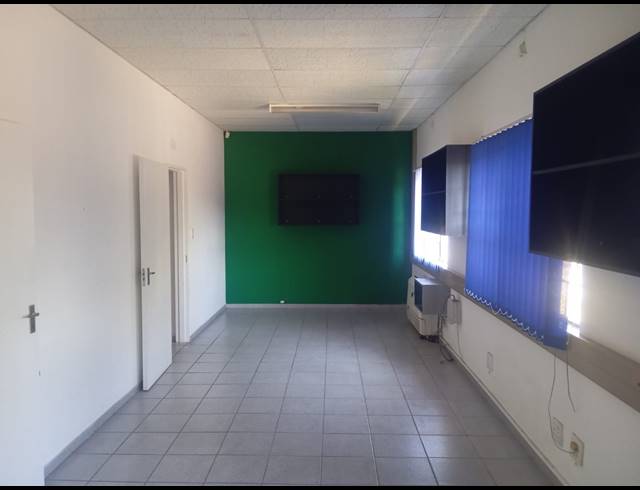 137M² OFFICE TO LET IN ROCKY DRIFT